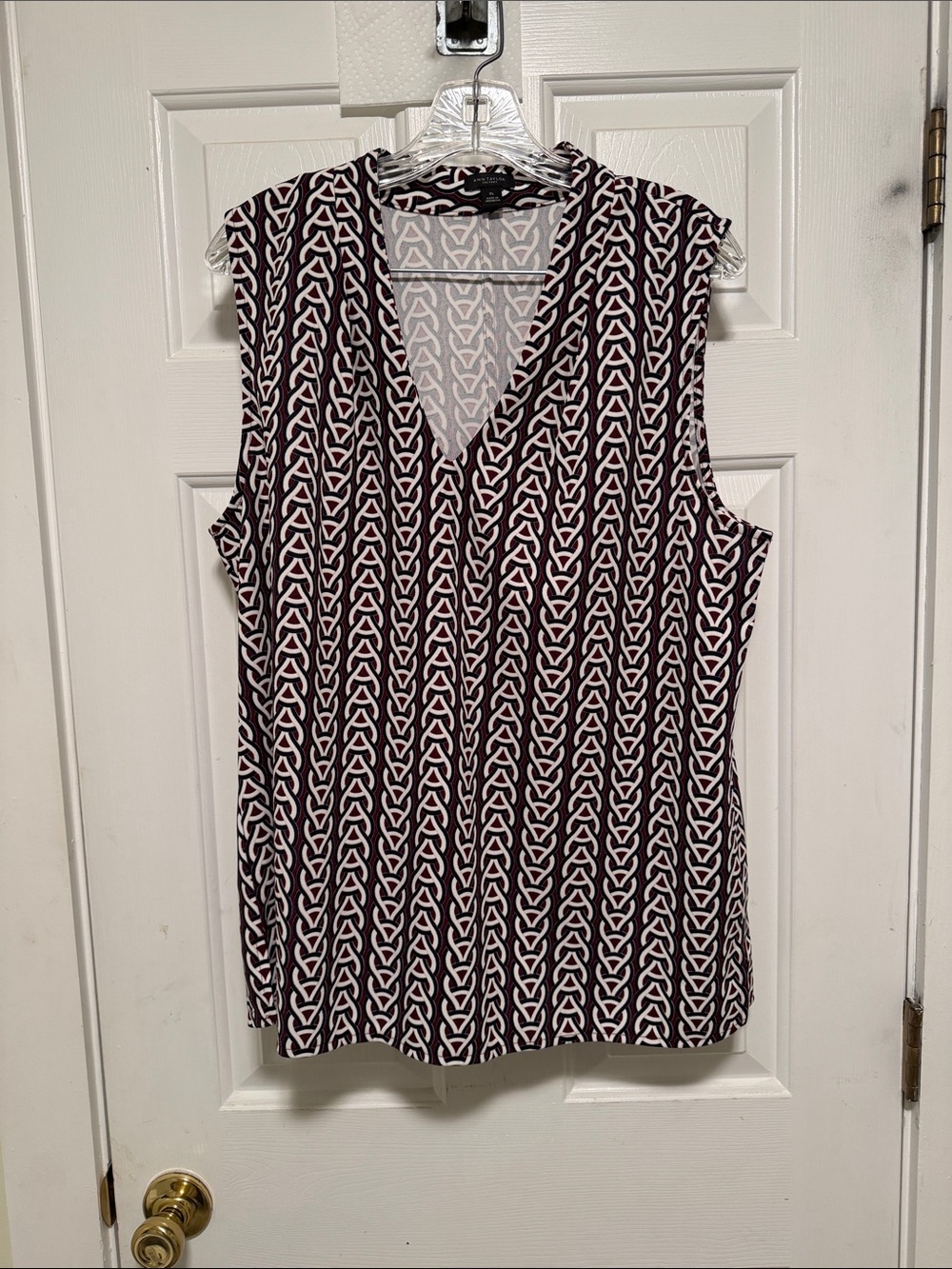 Ann Taylor Sleeveless V-Neck Geometric Print Top - Black & White